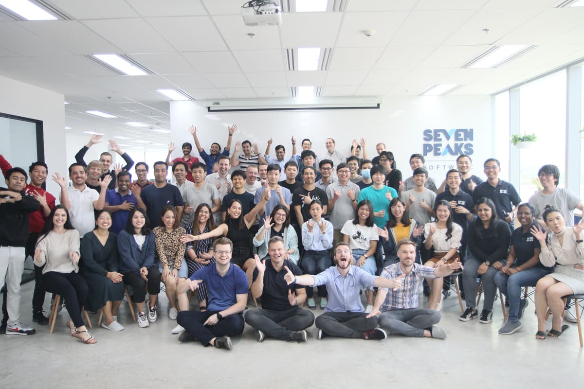 พนักงาน Seven Peaks Software ถ่ายภาพหมู่ในออฟฟิศ