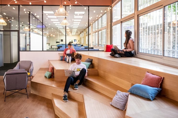 5 วิธีง่ายๆ ที่ช่วยให้ทีมเวิร์คของคุณ แข็งแกร่ง! - 5. ดำเนินการเรียนรู้แบบ peer to peer