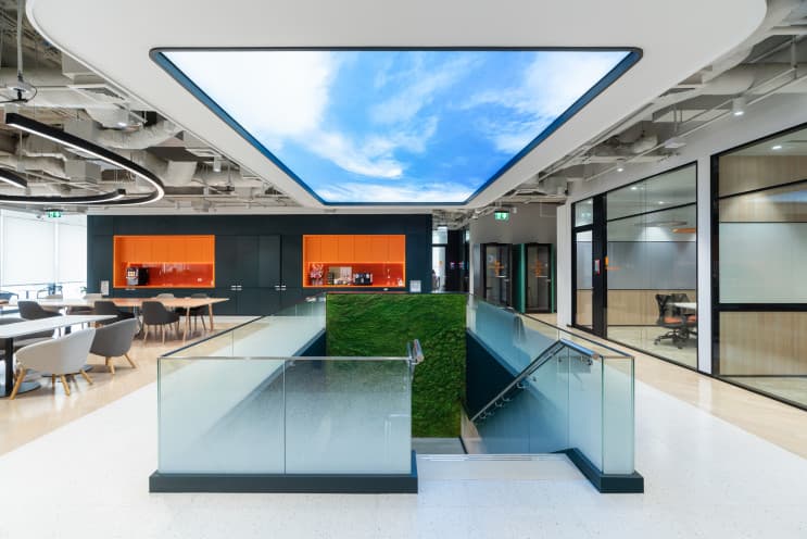 ค้นพบโลกแห่งความเข้าใจที่ FWD ประกันชีวิต : Empathetic Office ที่ใส่ใจทุกหัวใจคนทำงาน - สัมผัสความลงตัวของเทคโนโลยีและธรรมชาติแบบ FWD ประกันชีวิต Office ที่ O-Nes Tower