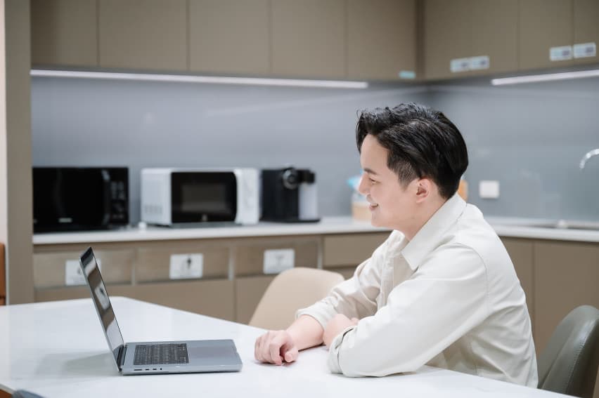 7 สิ่งดี ๆ ที่ธนาคารกรุงไทยมีให้... เปลี่ยนวันทำงานให้ ใจฟูขึ้นทุกวัน - 5. ห้องกายภาพบำบัดพร้อมผู้เชี่ยวชาญ